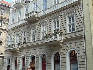 Akademia Budapeszt